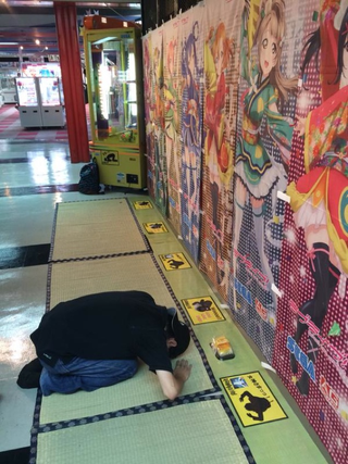 Illustration for article titled Arcade Creates Area for Worshipping Anime Girls